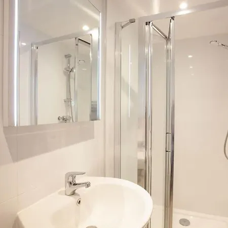 1 Perfectly Located Stylish, Comfortable Apartment Sidmouth Exterior photo