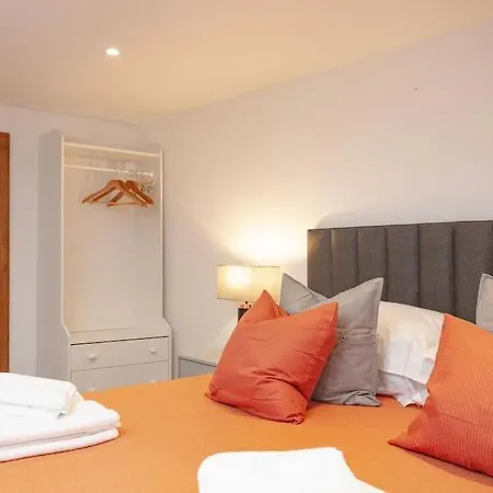 1 Perfectly Located Stylish, Comfortable Apartment Sidmouth Exterior photo