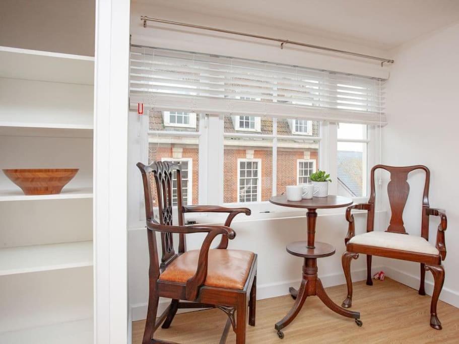 Apartment 1 Perfectly Located Stylish, Comfortable Sidmouth