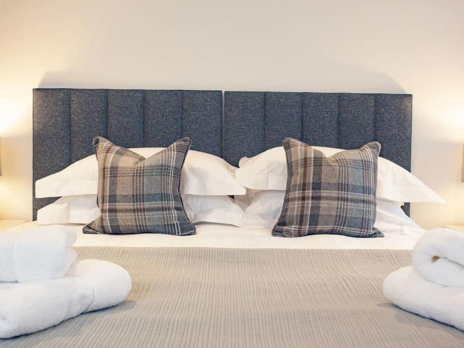 1 Perfectly Located Stylish, Comfortable Sidmouth