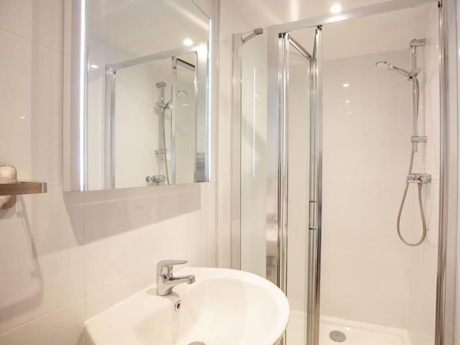 1 Perfectly Located Stylish, Comfortable *