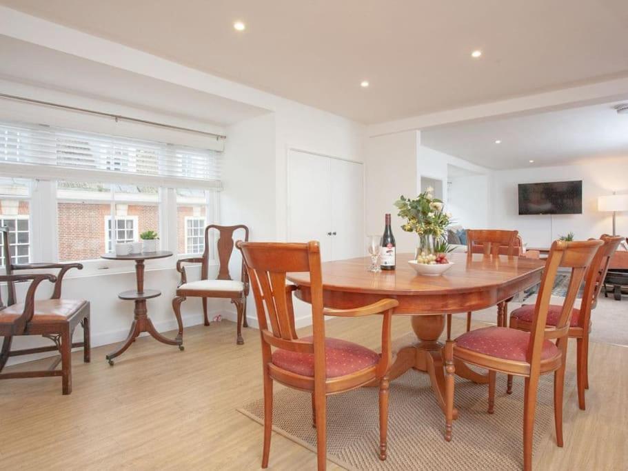 1 Perfectly Located Stylish, Comfortable Apartment Sidmouth