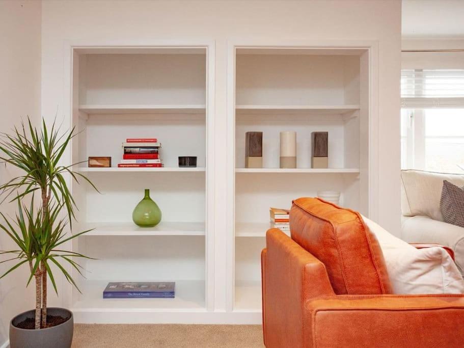 1 Perfectly Located Stylish, Comfortable Sidmouth