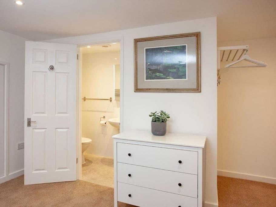 Apartment 1 Perfectly Located Stylish, Comfortable Sidmouth